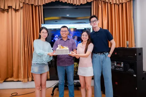 Sinh nhật tập thể