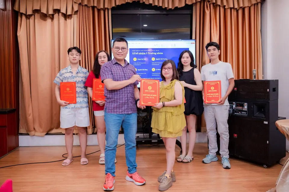 Lễ bổ nhiệm trưởng nhóm trong buổi tổng kết